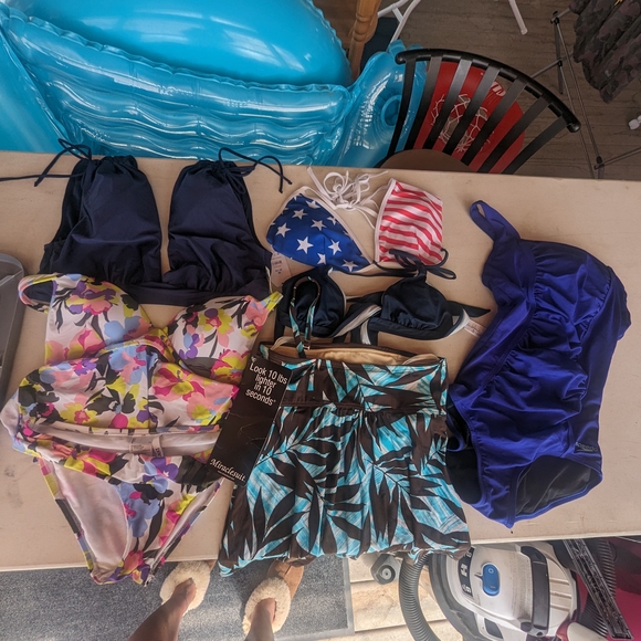 Multicolor Floral Women's Swimsuit Bundle. 7 Pieces Size Medium M 8-10 - Picture 1 of 11